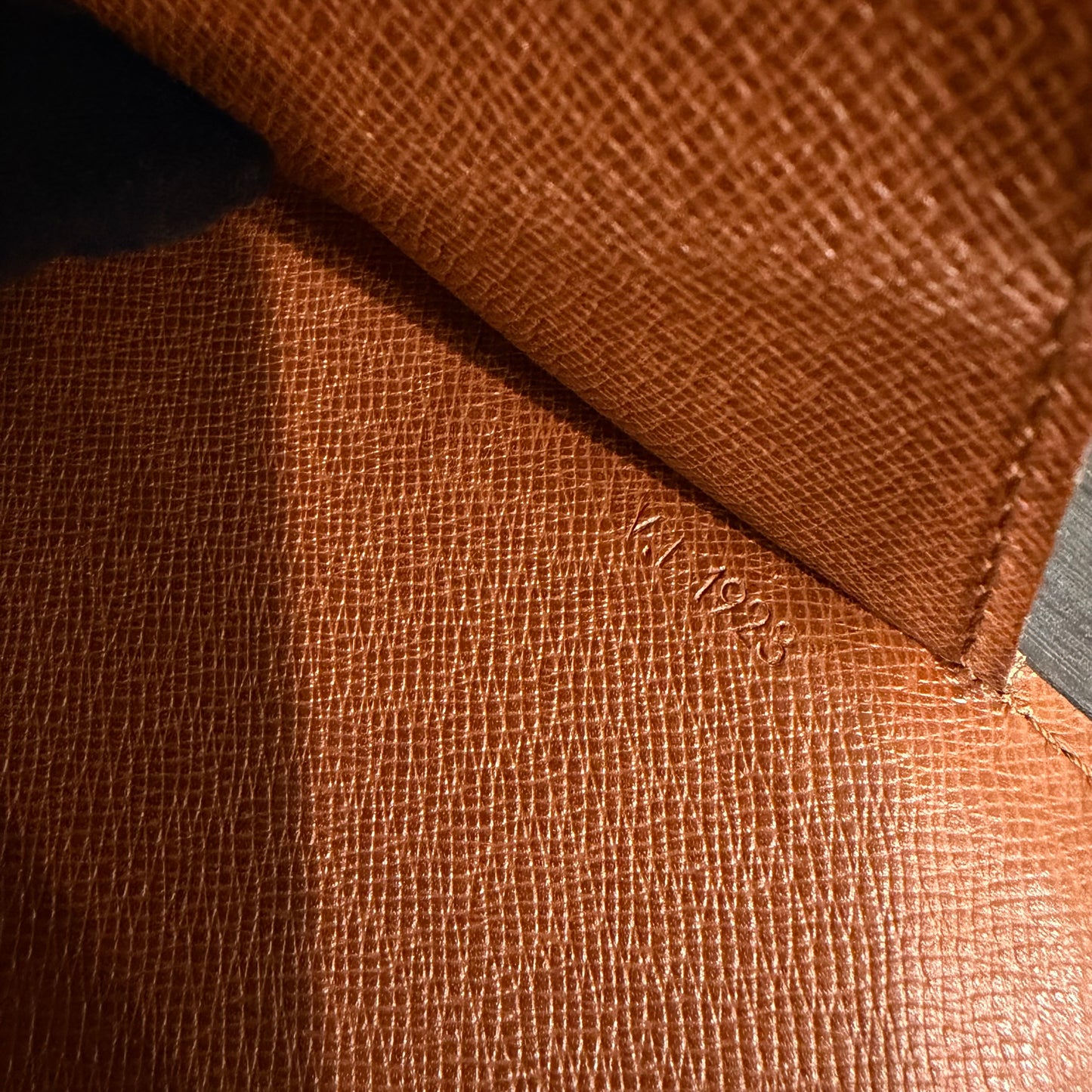 BF-05 LOUIS VUITTON Monogram Courcelles Clutch