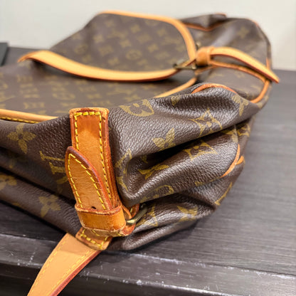 #8213 LOUIS VUITTON Monogram Saumur 35 Crossbody