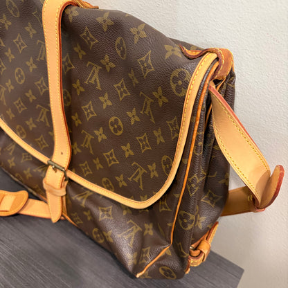 #8213 LOUIS VUITTON Monogram Saumur 35 Crossbody