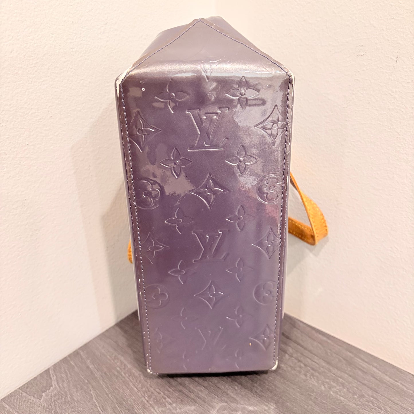 #8201 LOUIS VUITTON Purple Vernis Reade PM