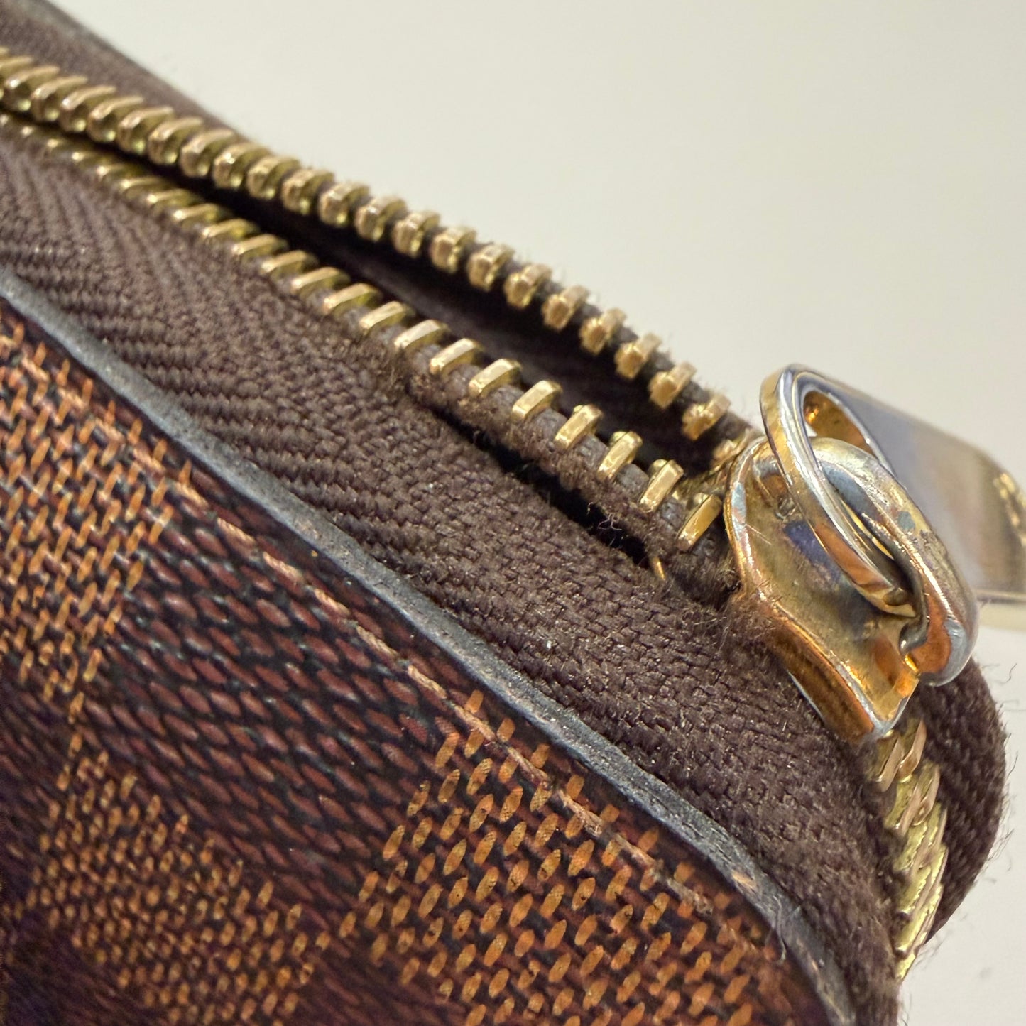 #1101-14 LOUIS VUITTON Damier Ebene Zip Wallet