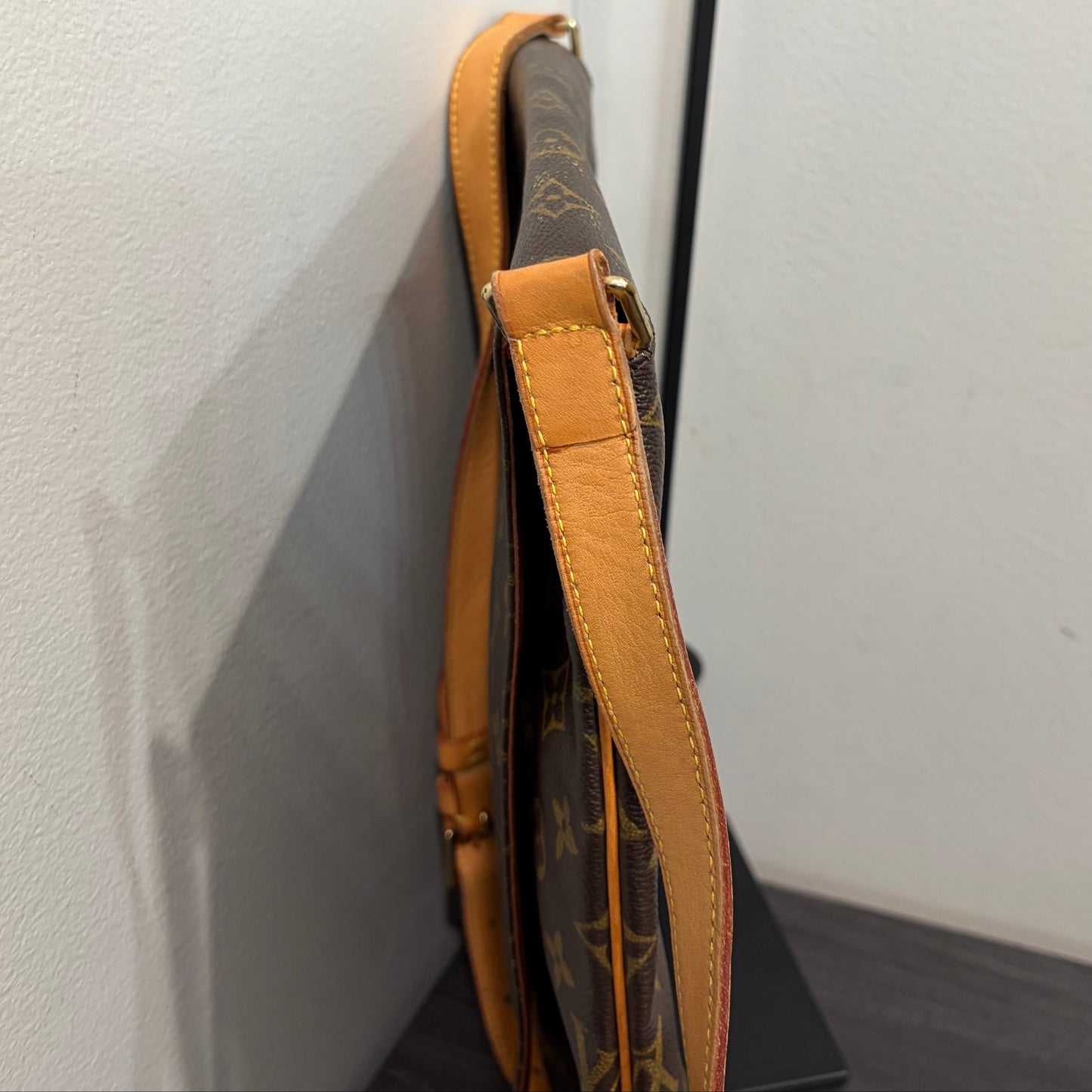 #8261 LOUIS VUITTON Musette GM