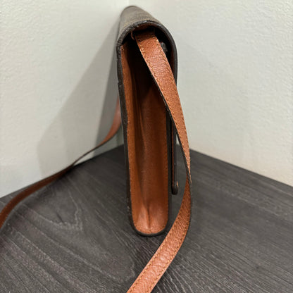 #330 LOUIS VUITTON Bordeaux 27 Crossbody