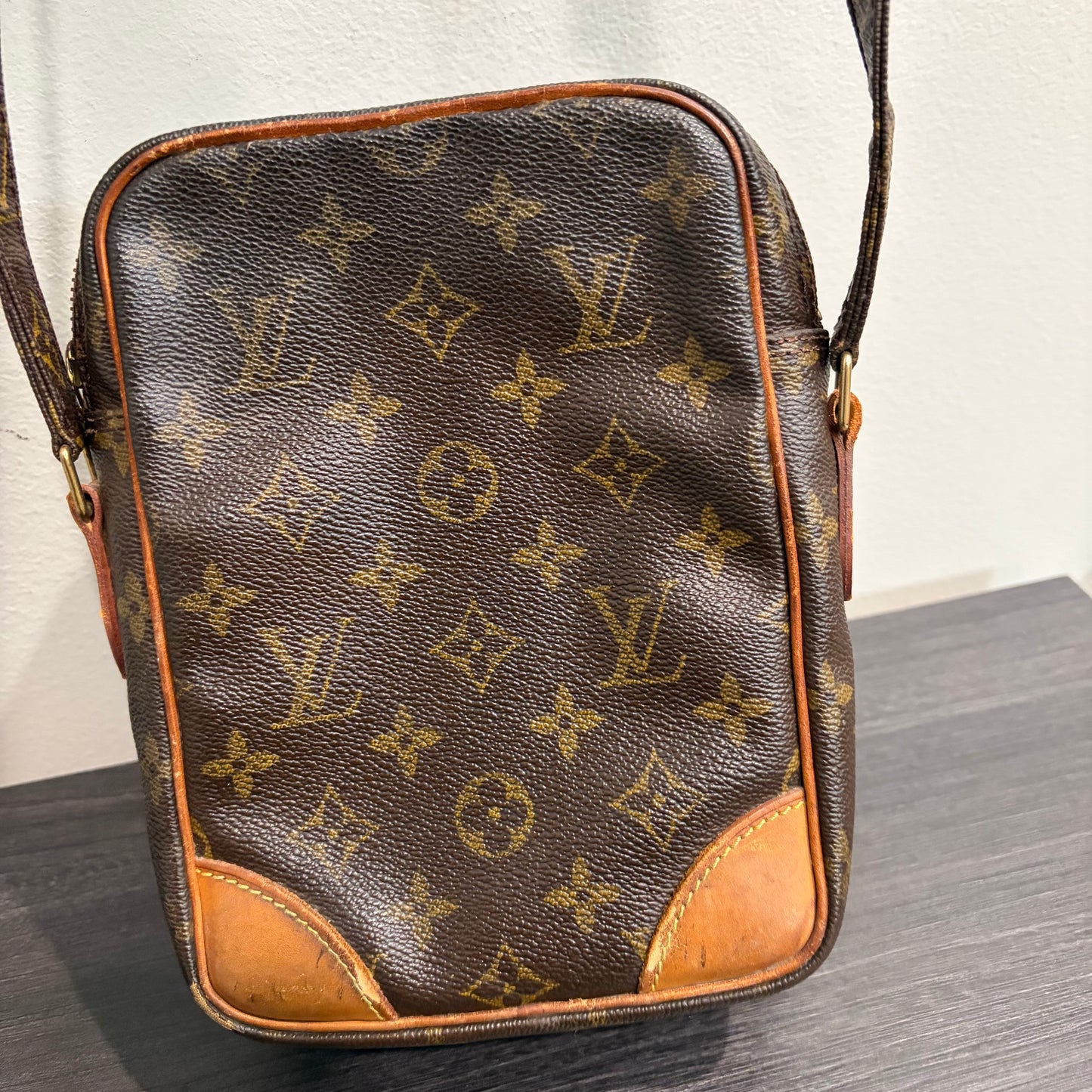 8911 LOUIS VUITTON Monogram Amazone MM Crossbody
