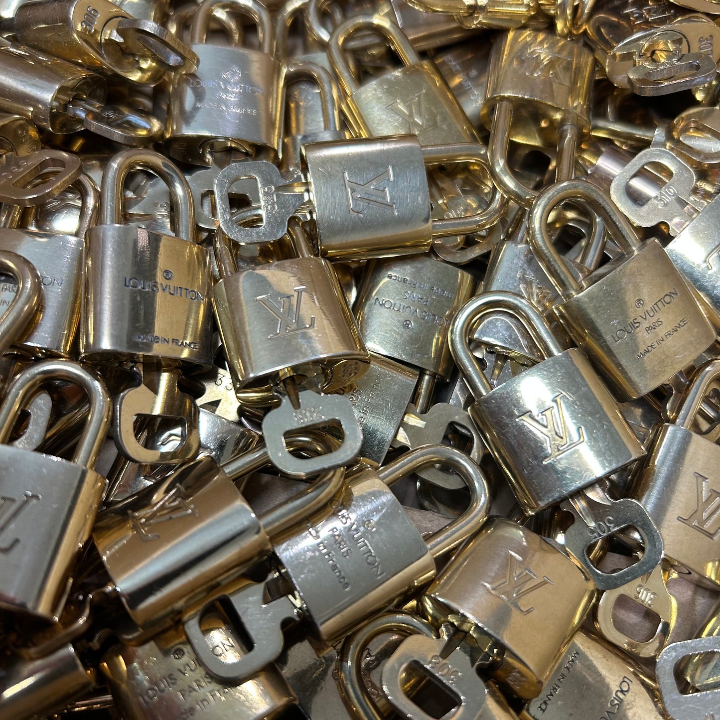 LOUIS VUITTON Lock & Key - Set of 10