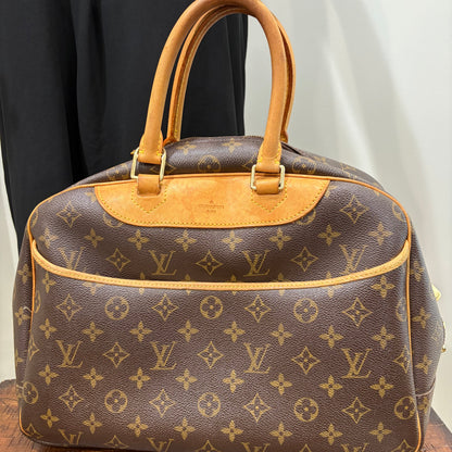#1116 LOUIS VUITTON Monogram Deauville
