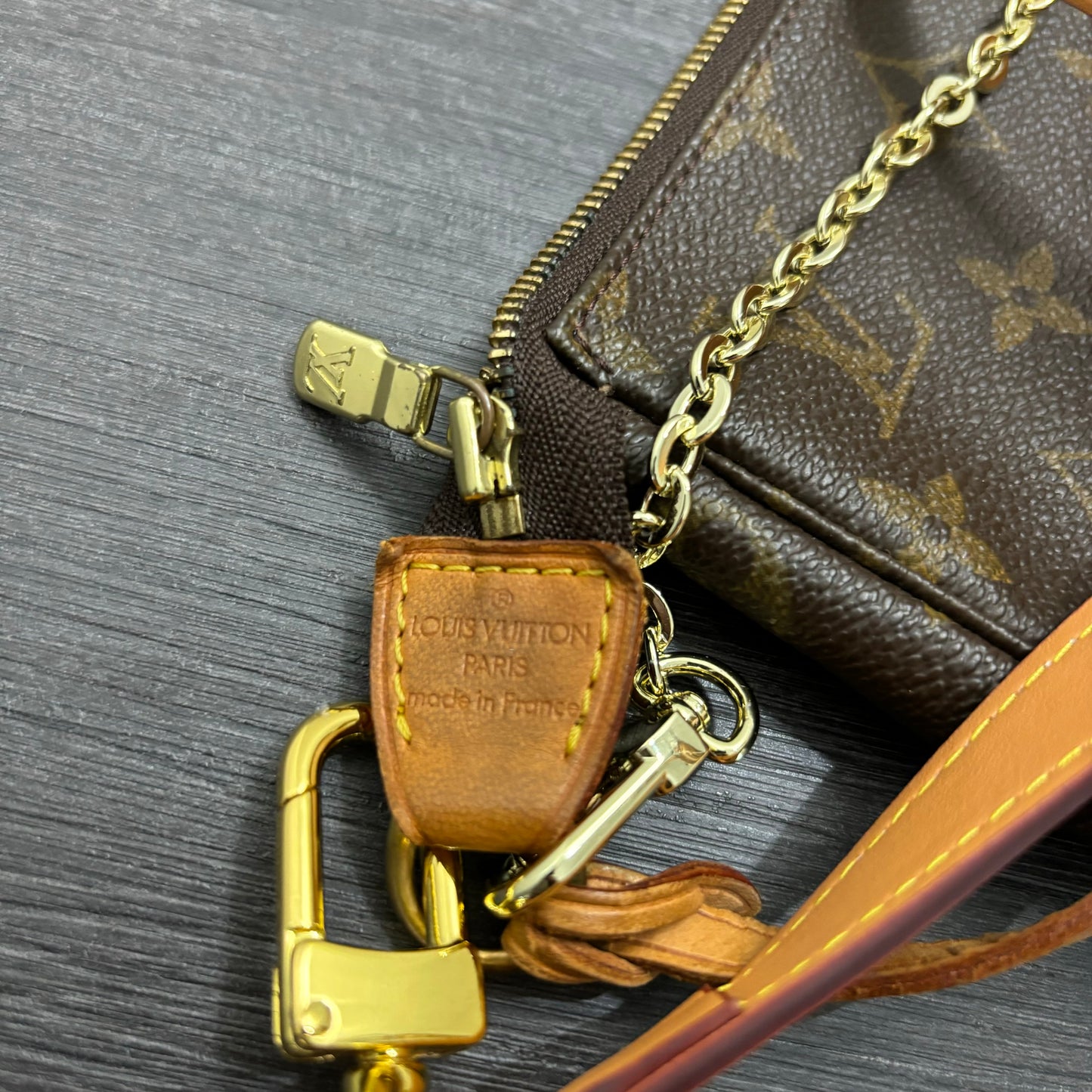 #244 LOUIS VUITTON Pochette