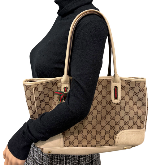 #9112 GUCCI Classic GG Signature Princy Medium