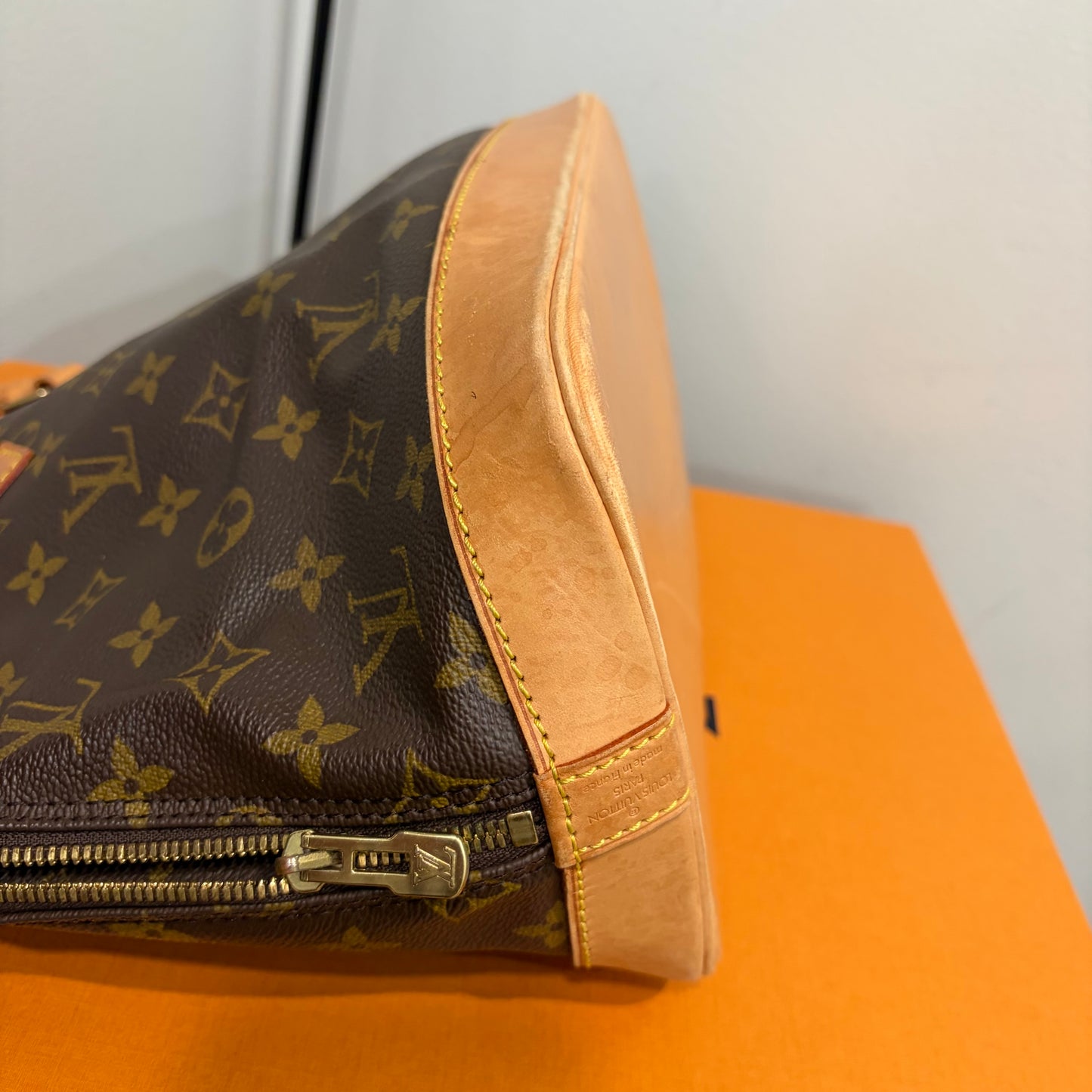 #8250 LOUIS VUITTON Alma PM
