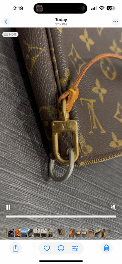 1124 LOUIS VUITTON Pochette