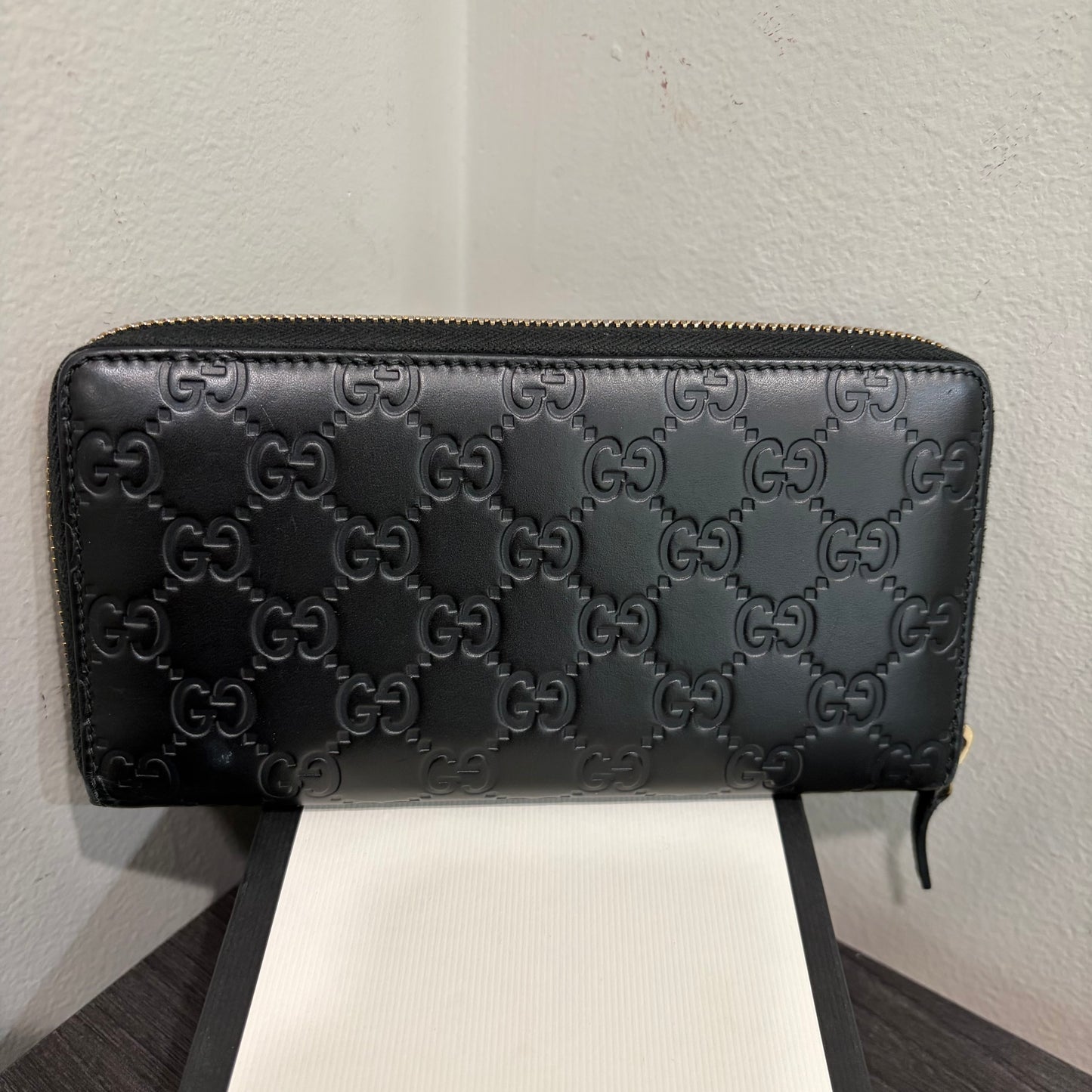 #3233 GUCCI Black Zip Wallet