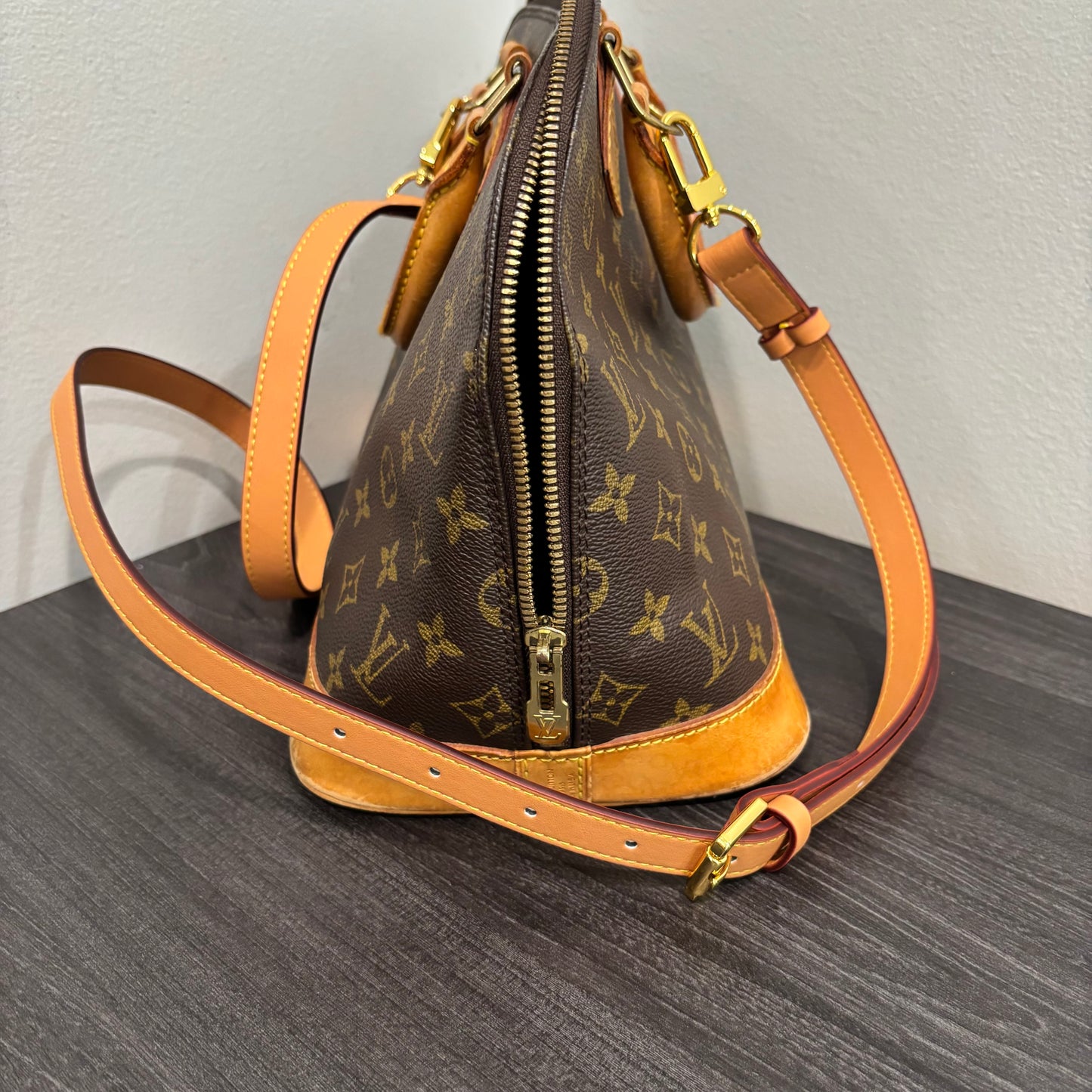 #347 LOUIS VUITTON Alma PM