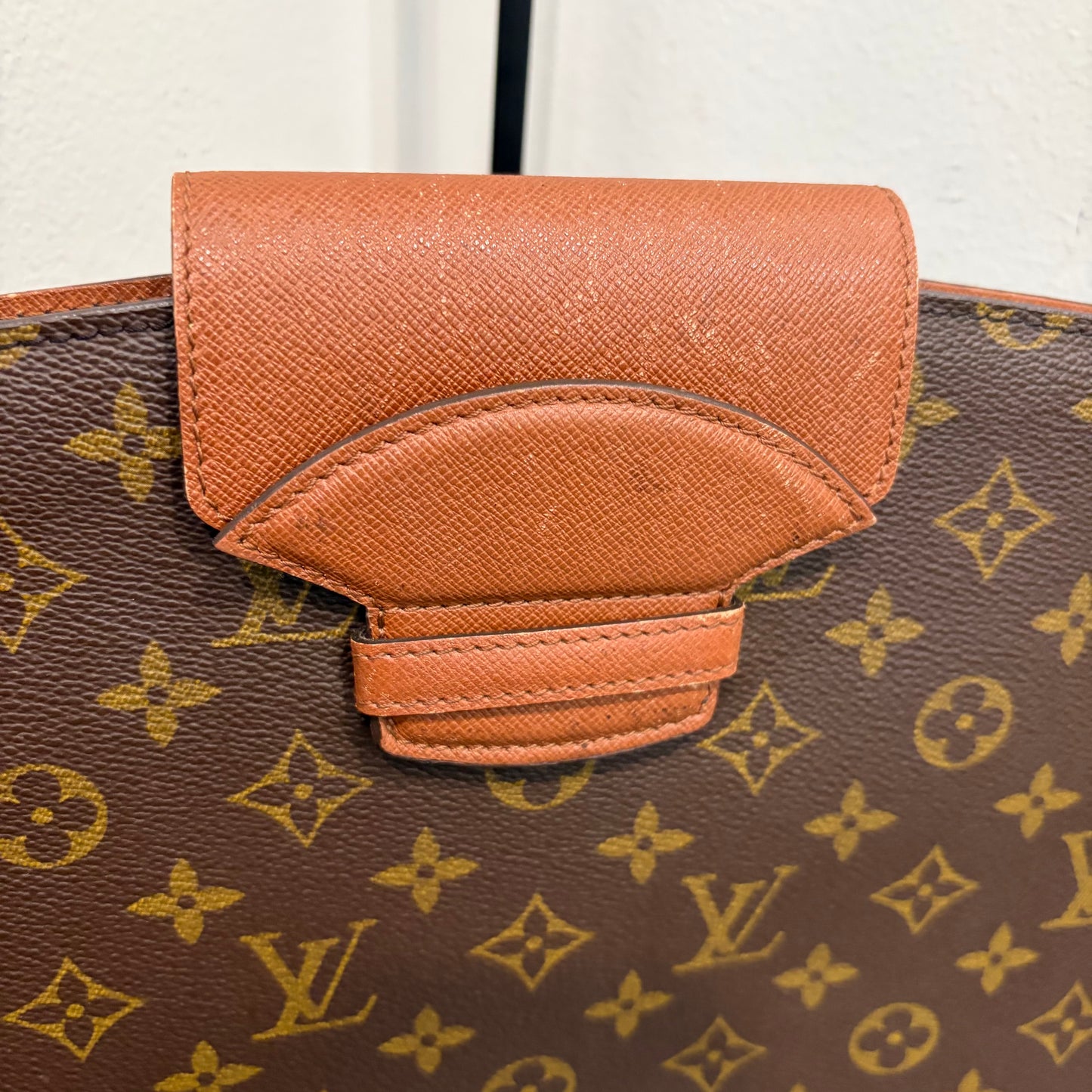 BF-05 LOUIS VUITTON Monogram Courcelles Clutch