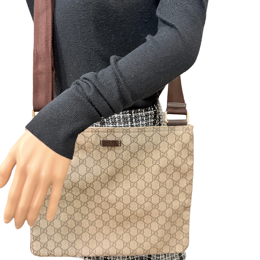 #8218 GUCCI Messenger