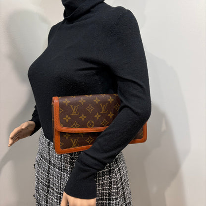 #8243 LOUIS VUITTON Monogram Dame 26 with Removable Chain