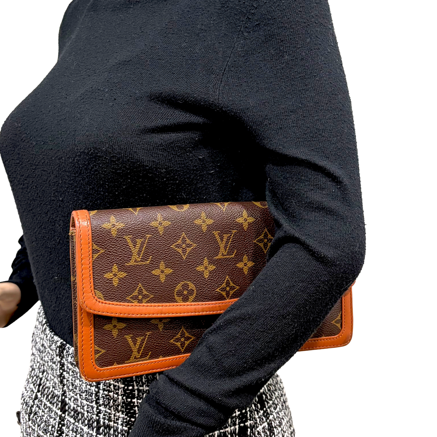 #8243 LOUIS VUITTON Monogram Dame 26 with Removable Chain