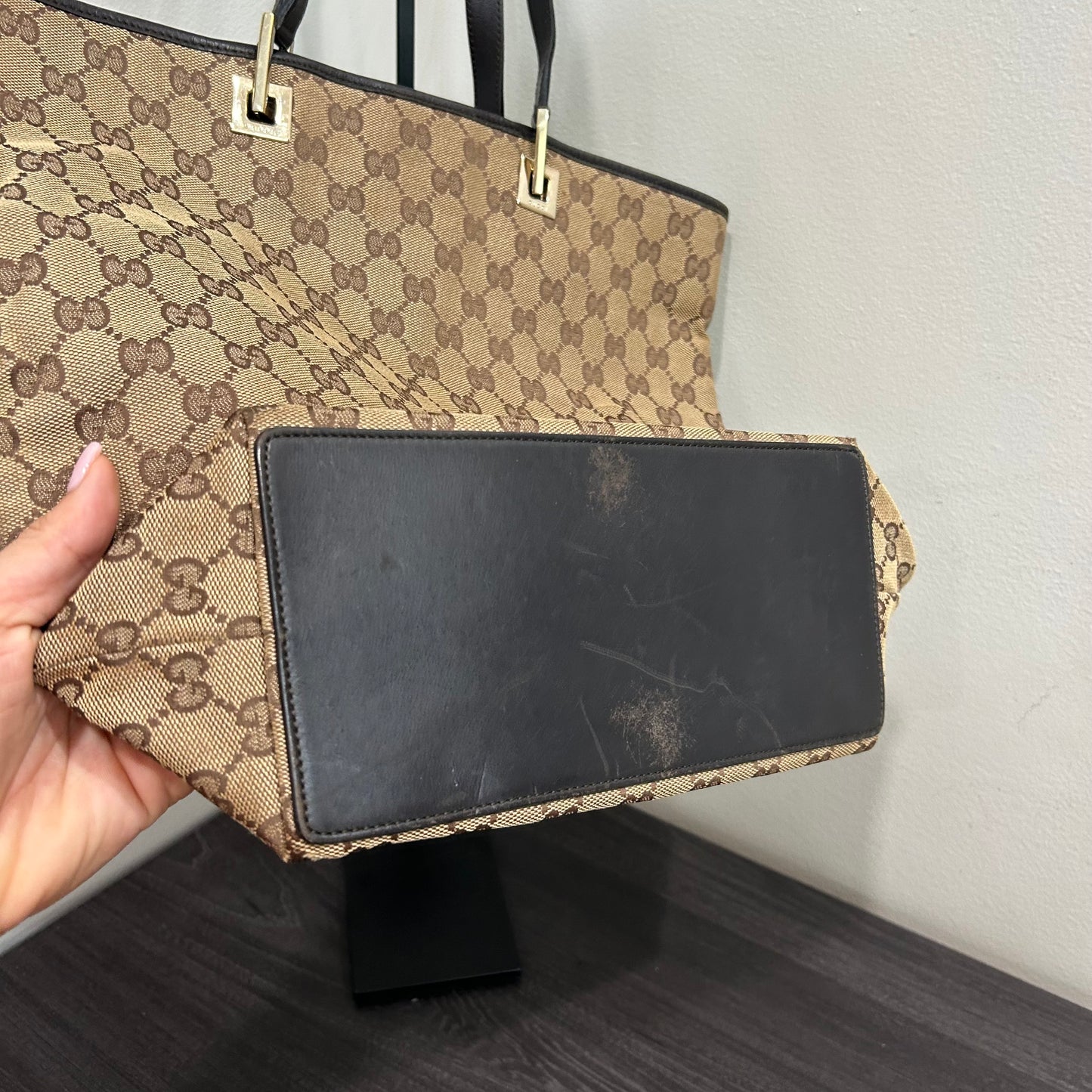 1063 GUCCI Canvas Bucket Tote
