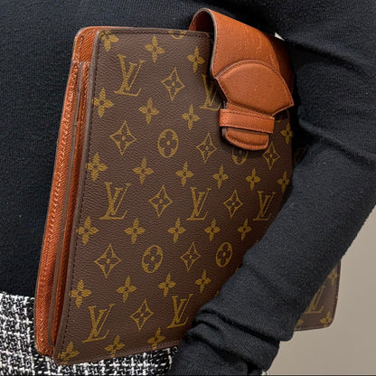 BF-05 LOUIS VUITTON Monogram Courcelles Clutch