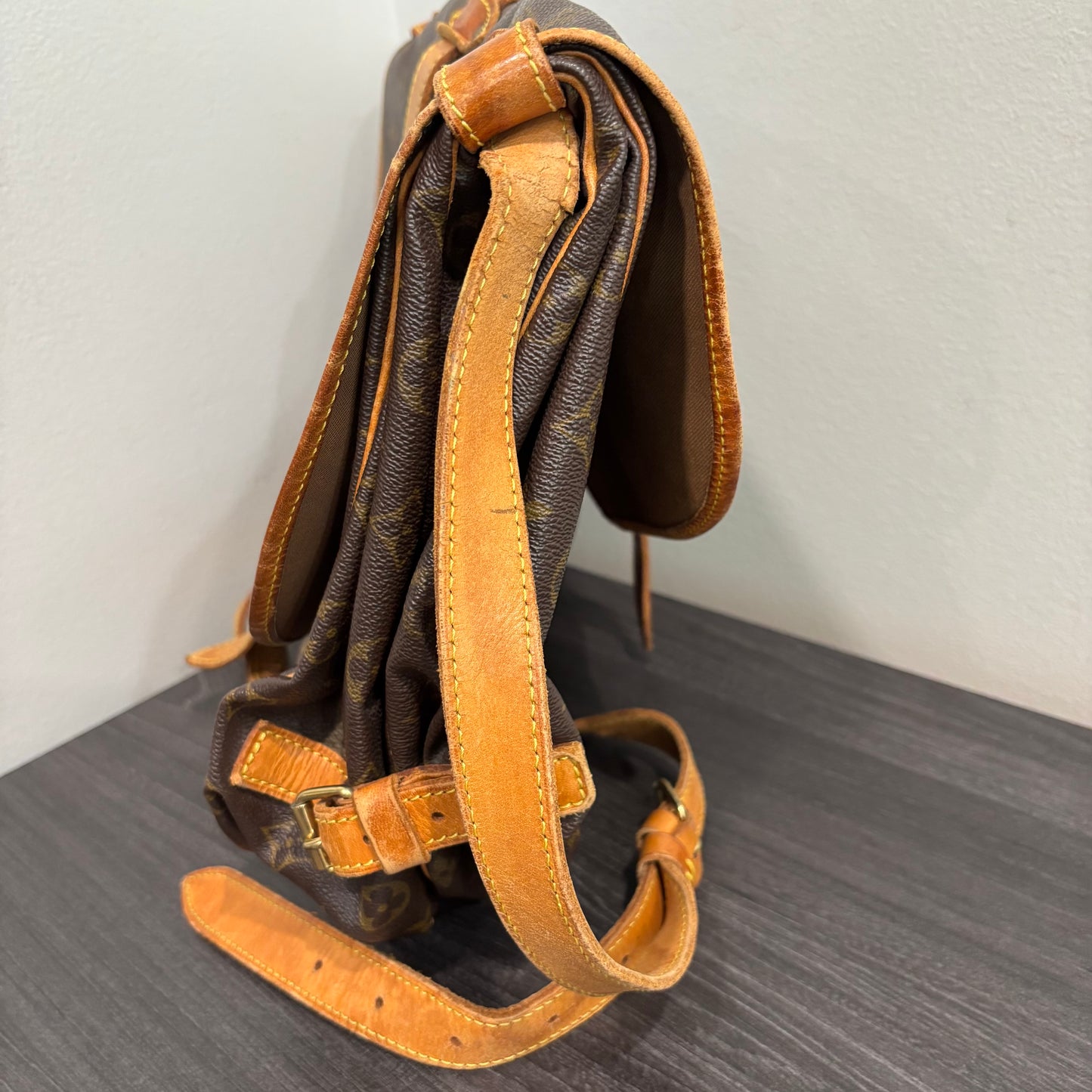 #343 LOUIS VUITTON Saumur 35