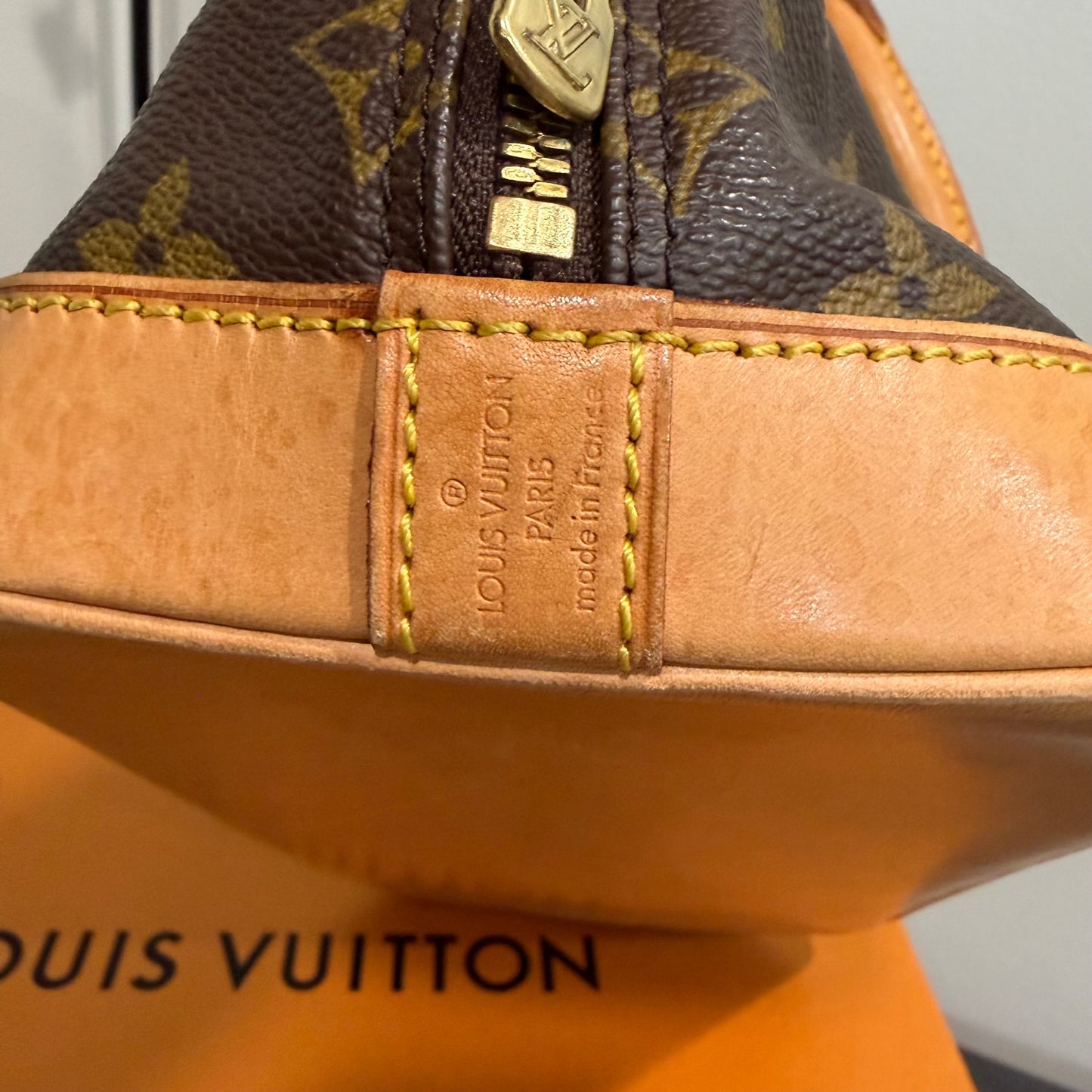 #8250 LOUIS VUITTON Alma PM