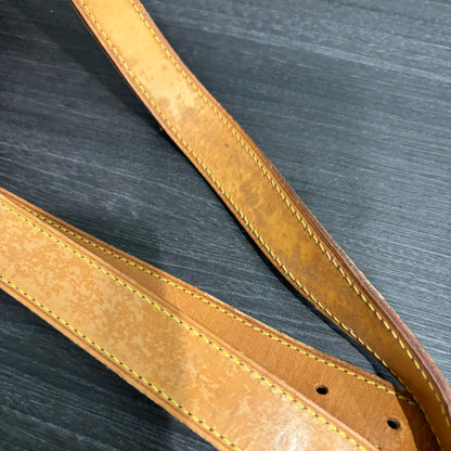 #339 LOUIS VUITTON Saumur 43 Messenger
