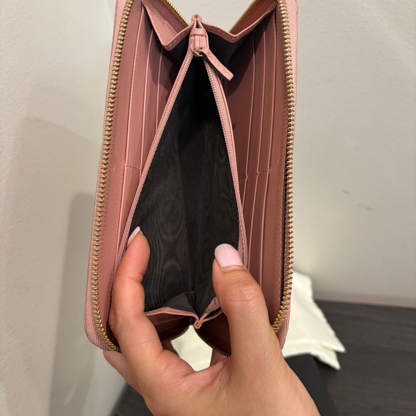 #1101-18 GUCCI Pink Guccissima Zip Wallet