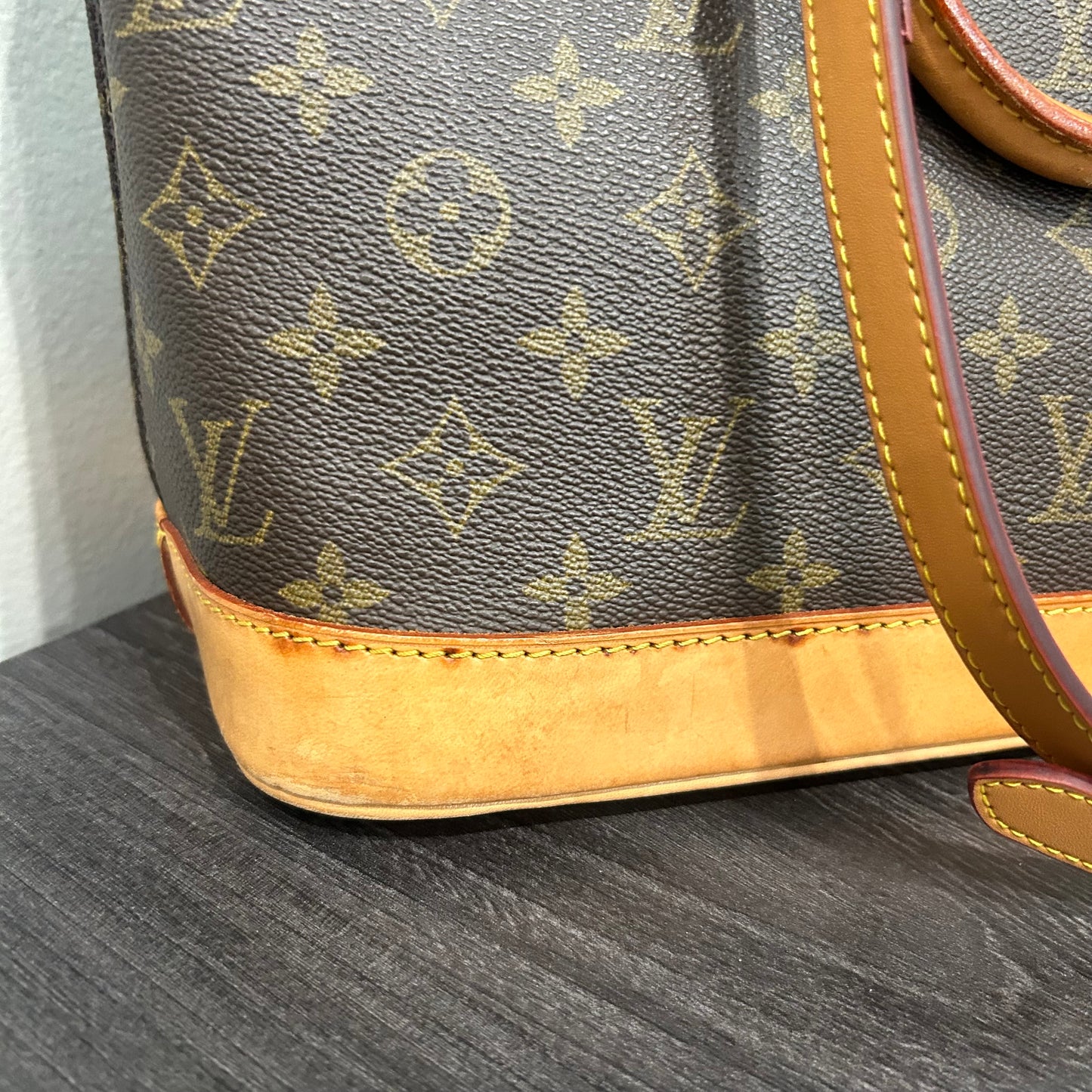 #202 LOUIS VUITTON Alma PM
