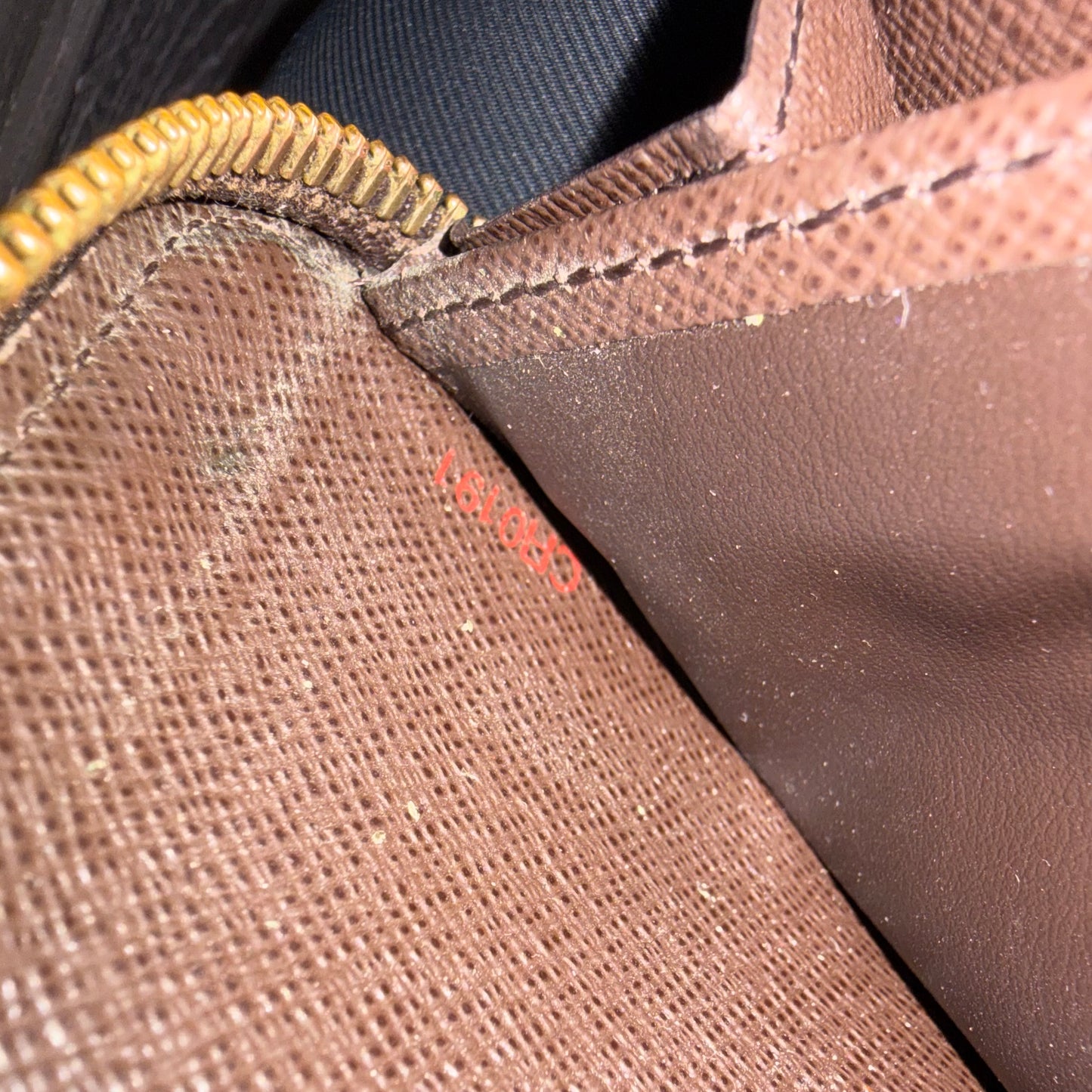 #1101-14 LOUIS VUITTON Damier Ebene Zip Wallet