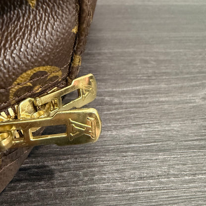 8913 LOUIS VUITTON Monogram Excursion