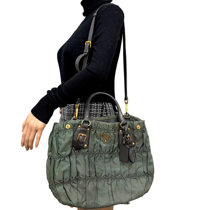 8852 PRADA Tessuto Nylon Gauffre