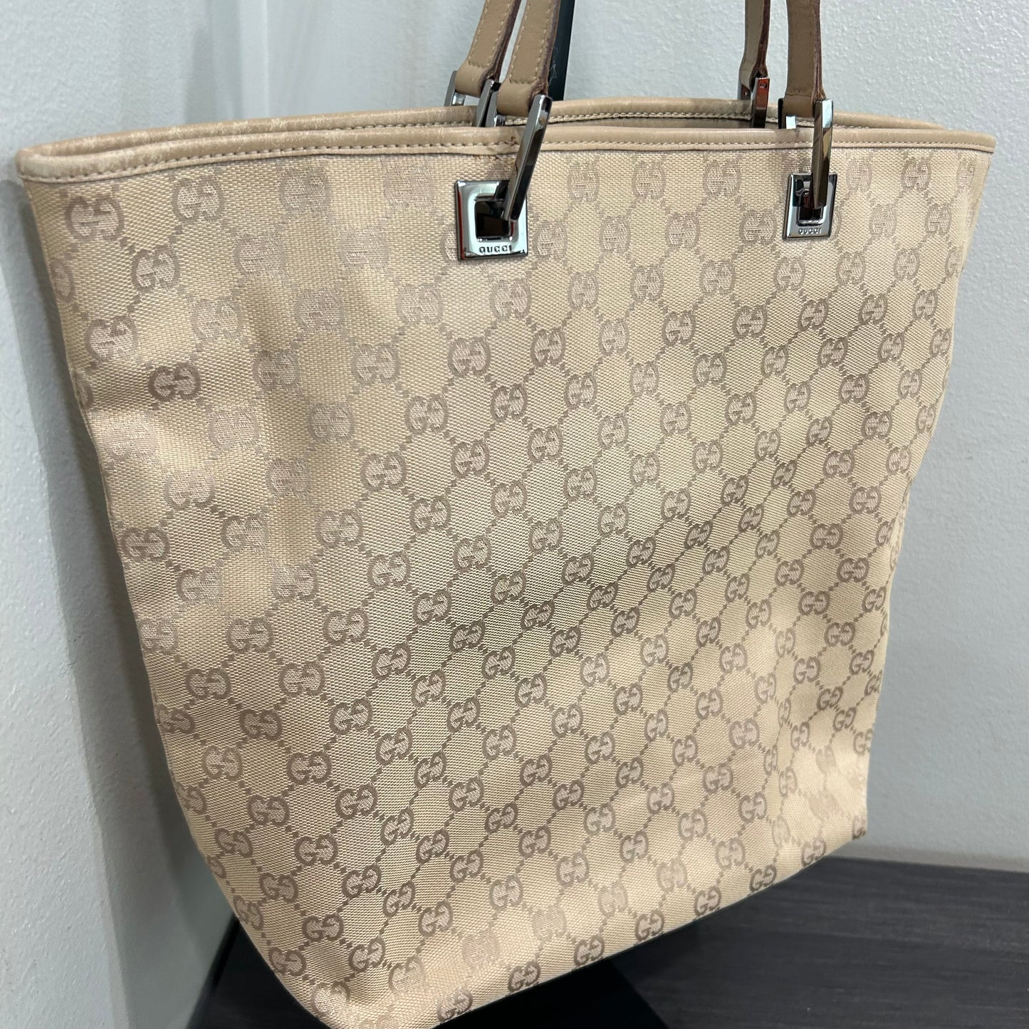1064 GUCCI Canvas Bucket Tote