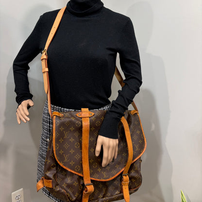 #8267 LOUIS VUITTON Saumur 43