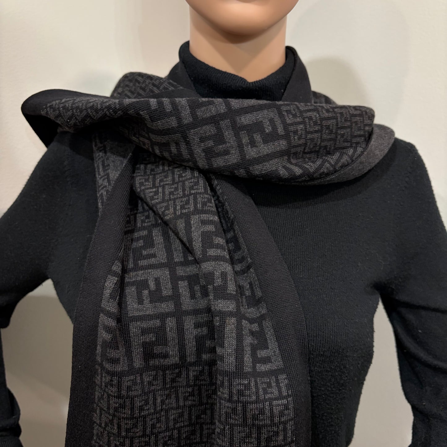 8834 FENDI Black Scarf