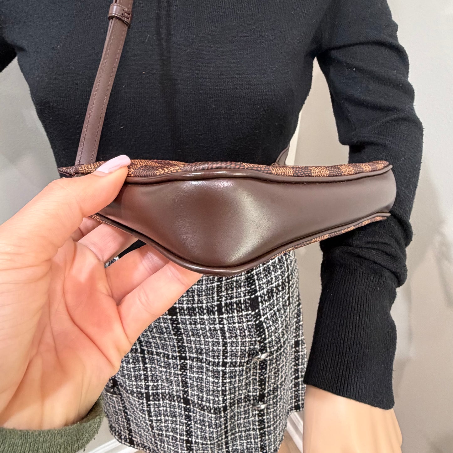 #8206 LOUIS VUITTON Damier Crossbody