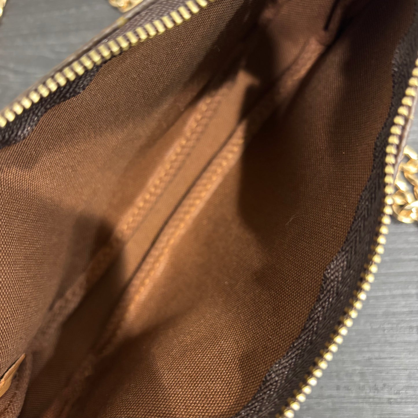 1117 LOUIS VUITTON Pochette