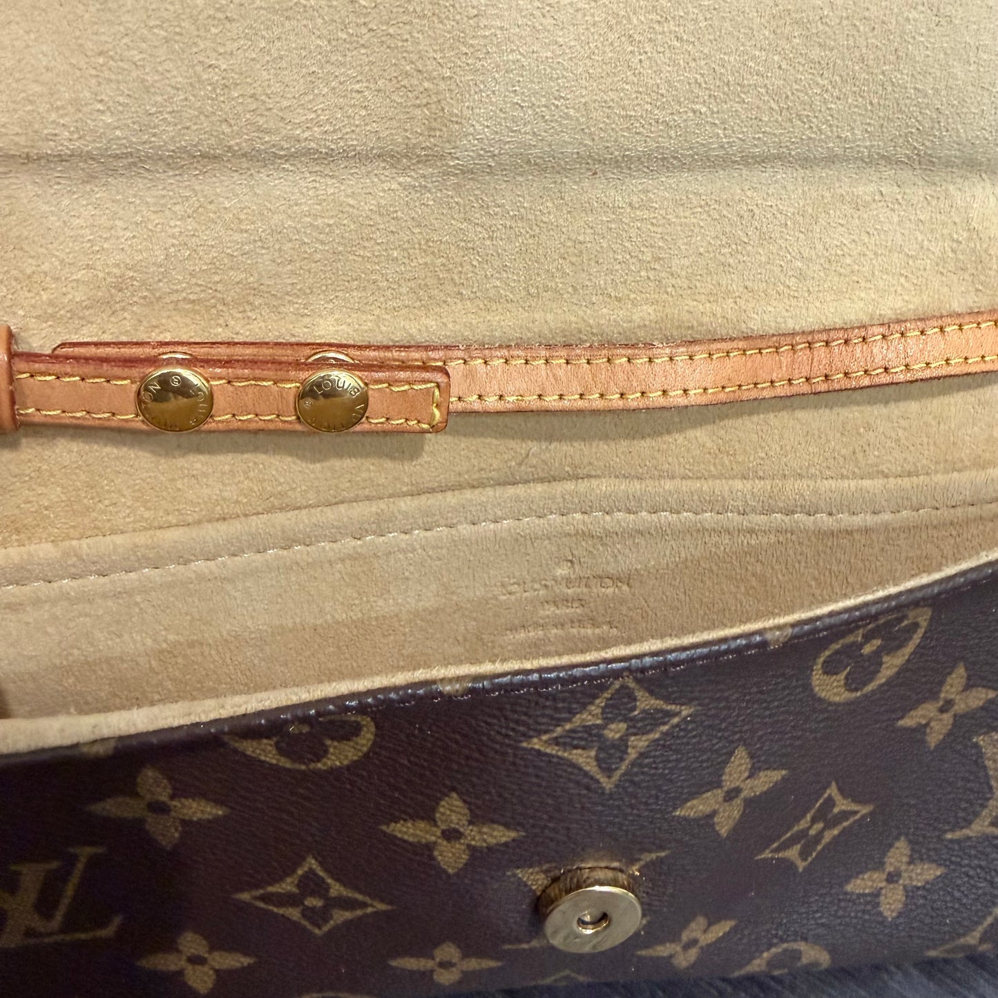 #1109 LOUIS VUITTON Twin Pochette GM