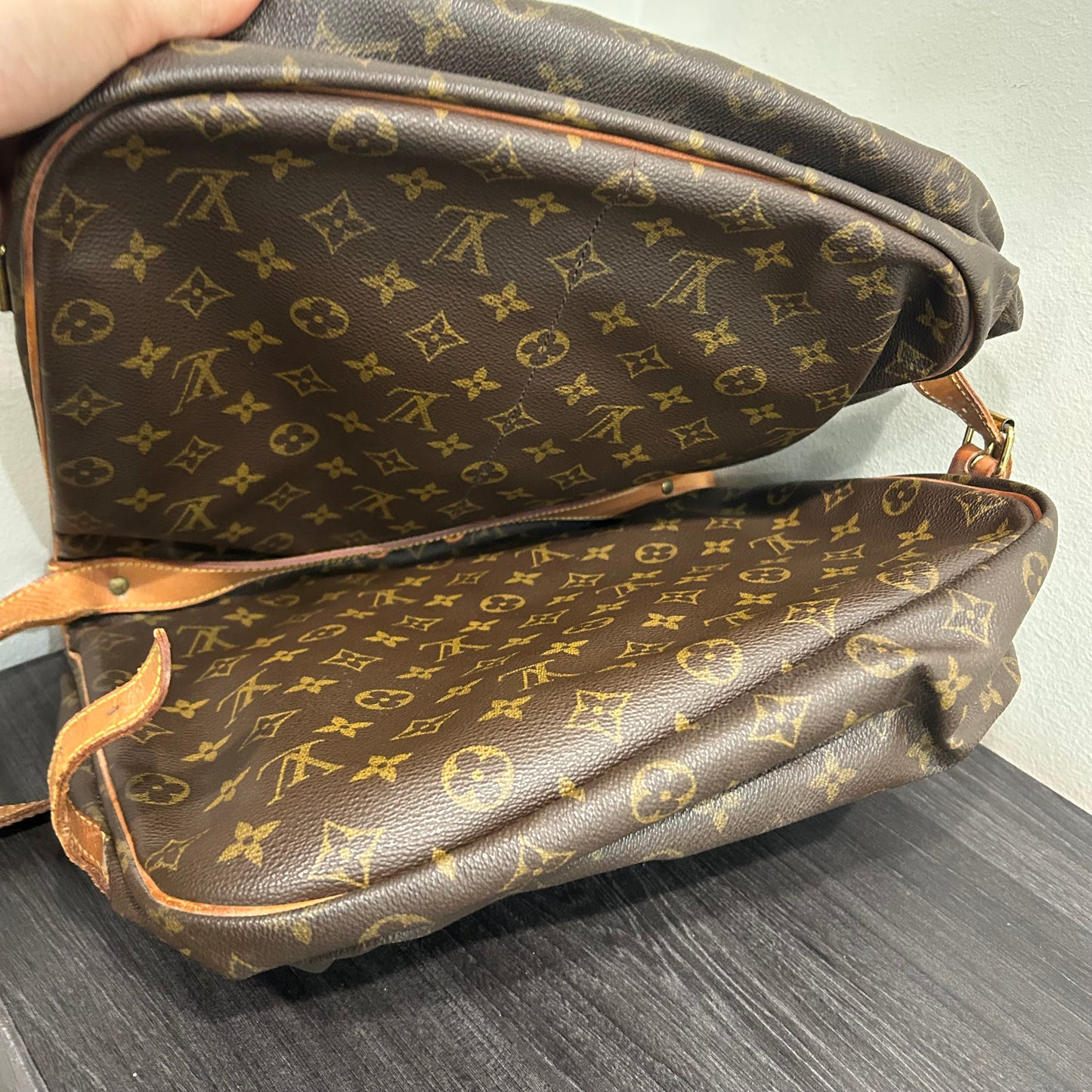 #412 LOUIS VUITTON Samur 35