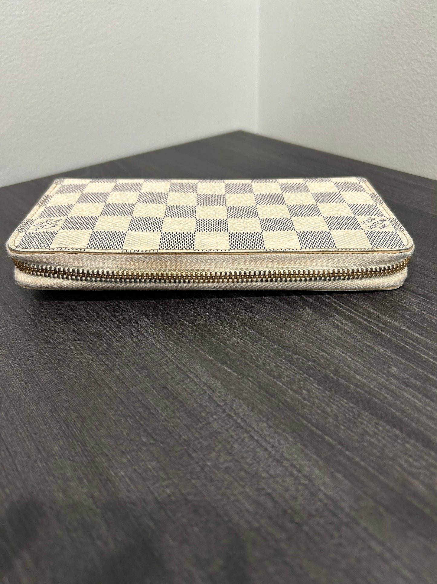 SOLD! Louis Vuitton Damier Zippy Wallet