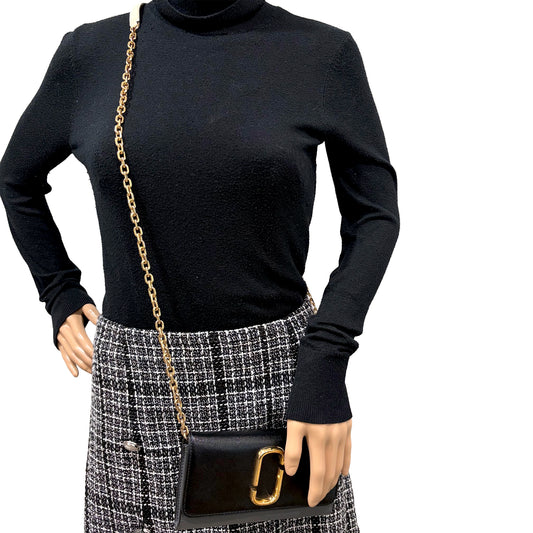 1215-06 MARC JACOBS Leather Snapshot Crossbody Wallet