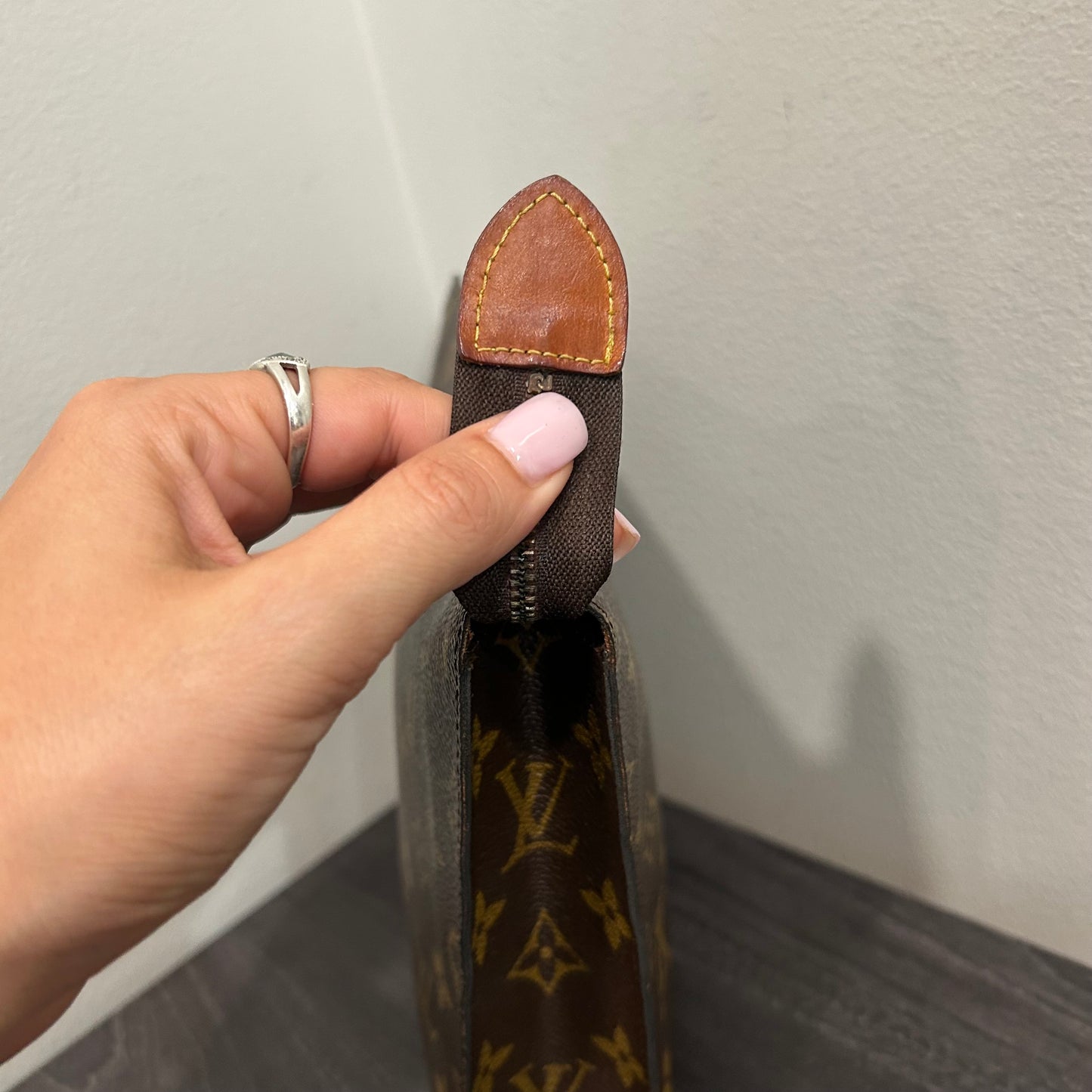 1071 LOUIS VUITTON Pouch