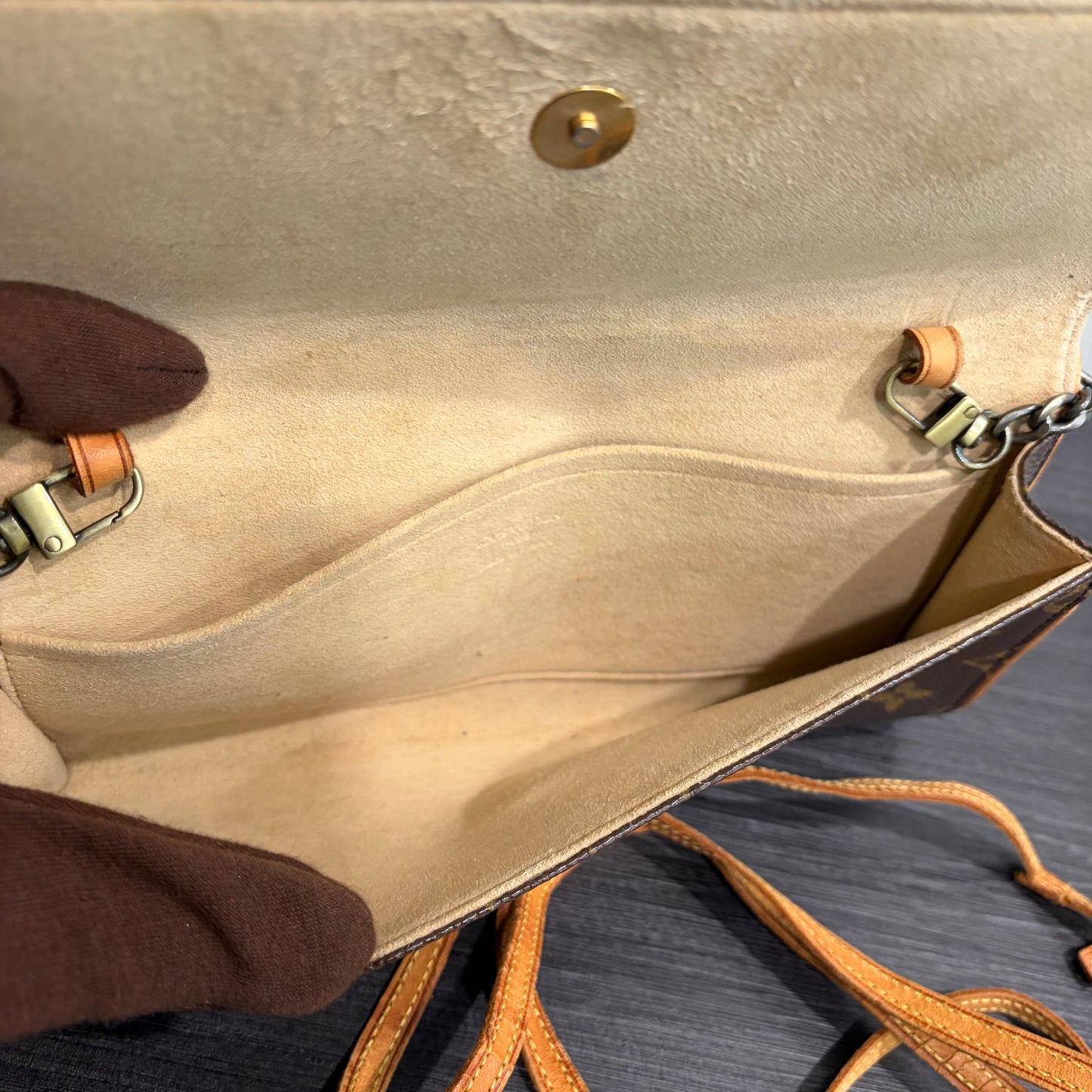 8854 LOUIS VUITTON Monogram Pochette GM