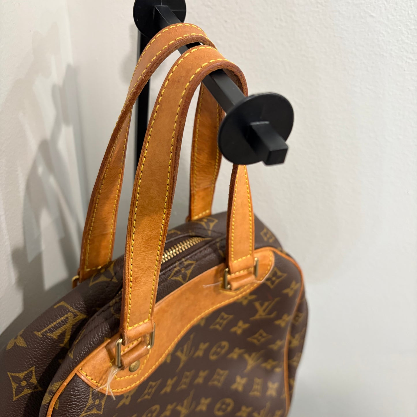 8913 LOUIS VUITTON Monogram Excursion