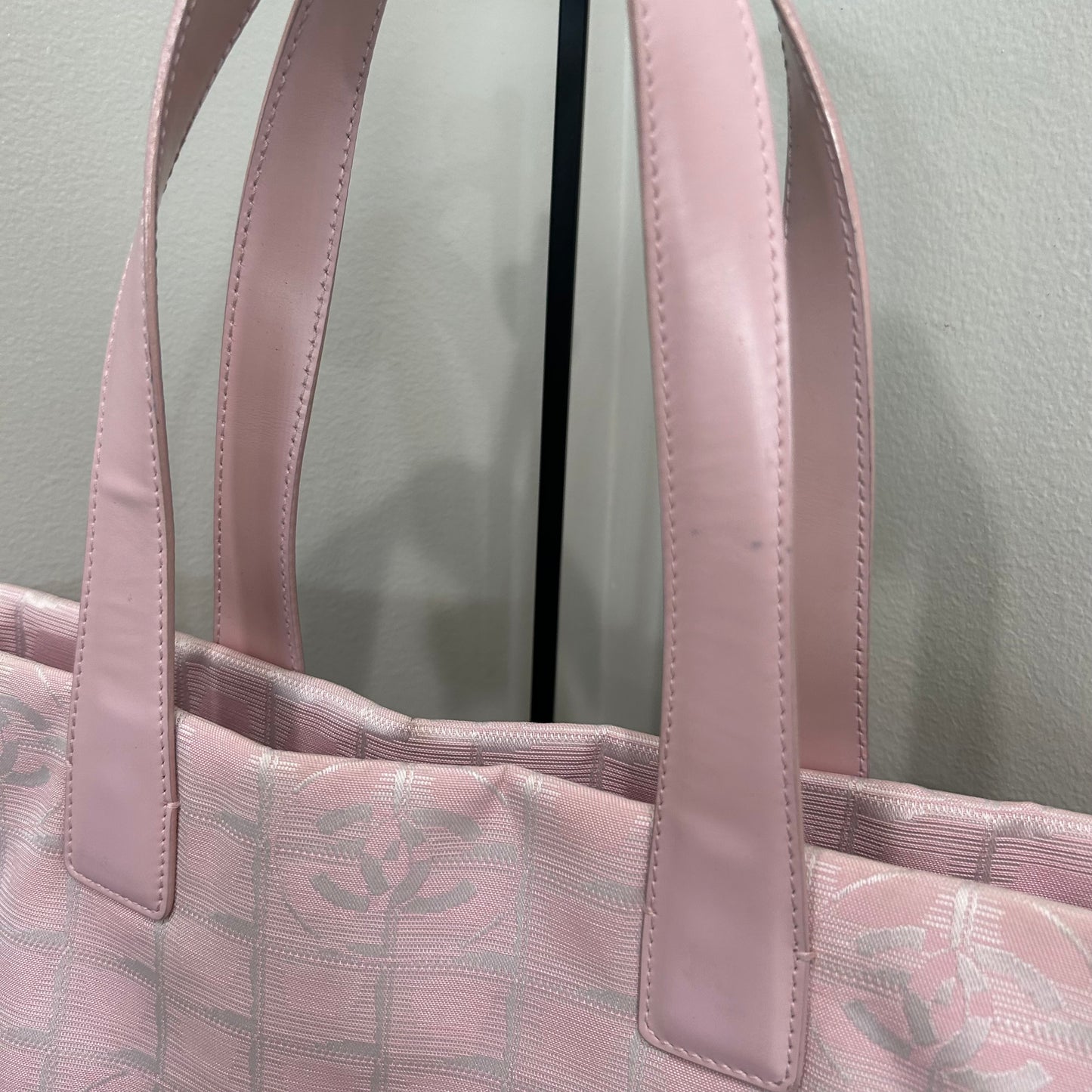 1014 CHANEL Travel Ligne Tote Pink
