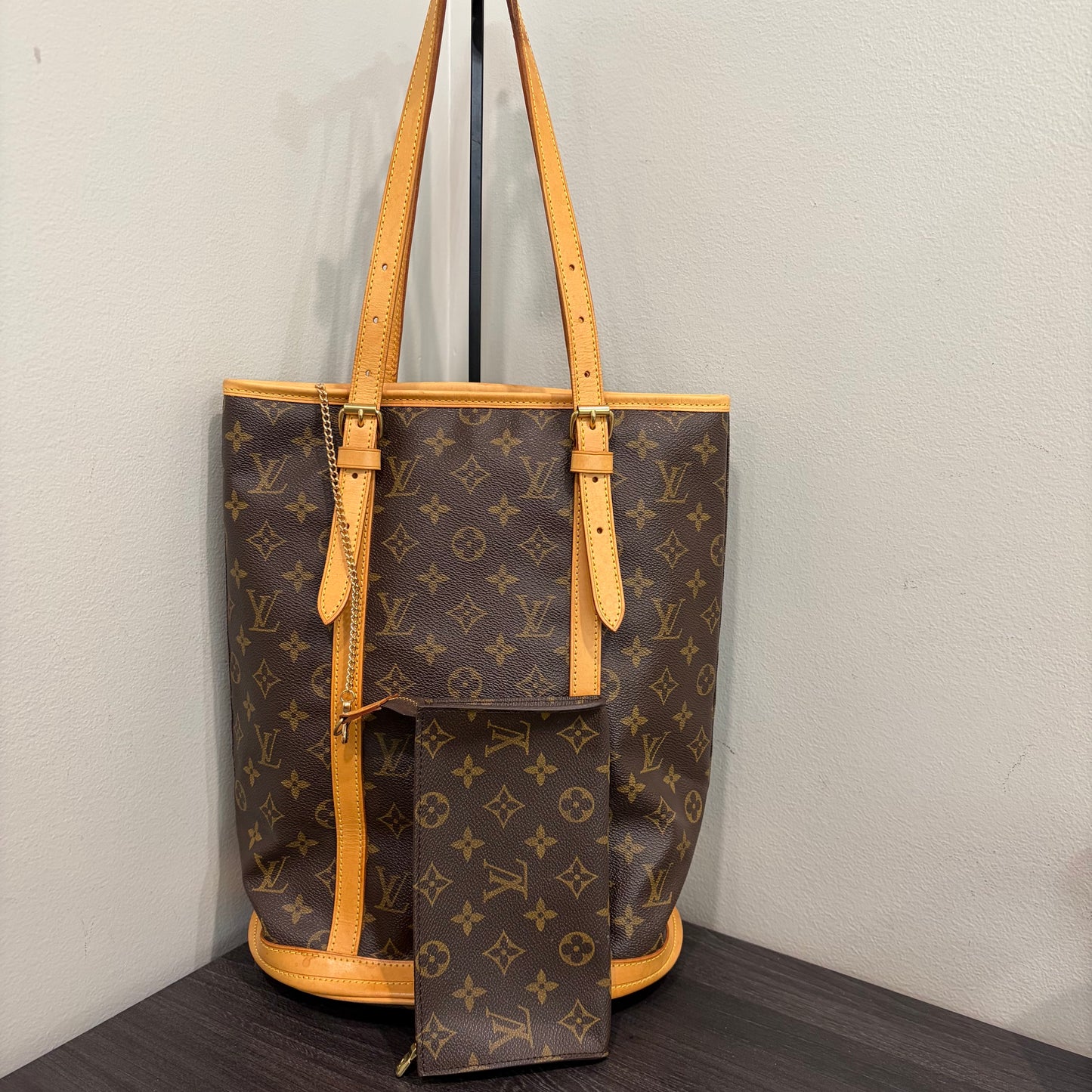 #1108 LOUIS VUITTON Monogram Bucket GM
