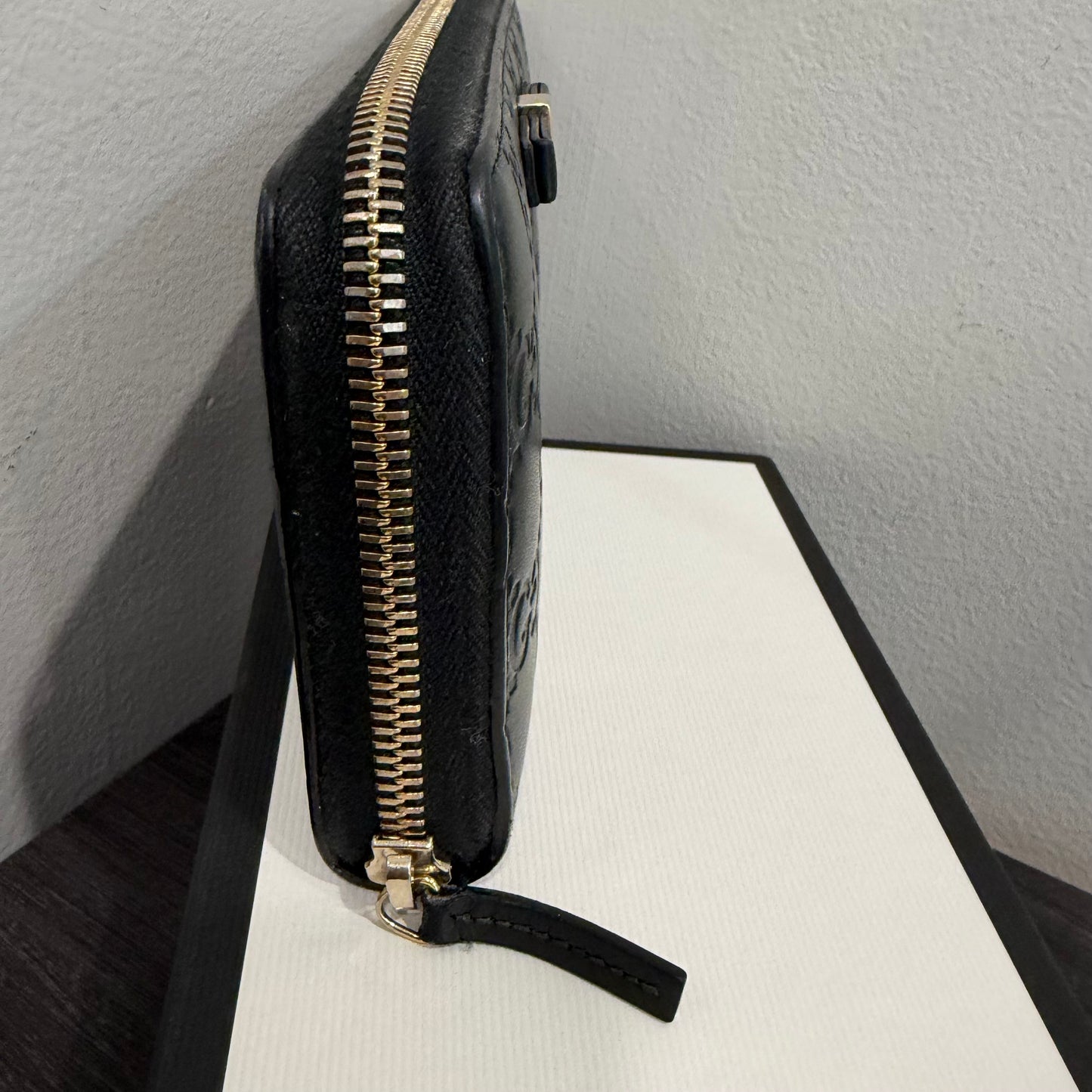 #3233 GUCCI Black Zip Wallet