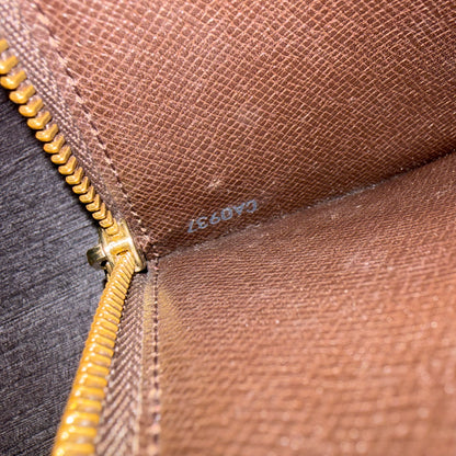 8859 LOUIS VUITTON Damier Ebene Sarah Wallet