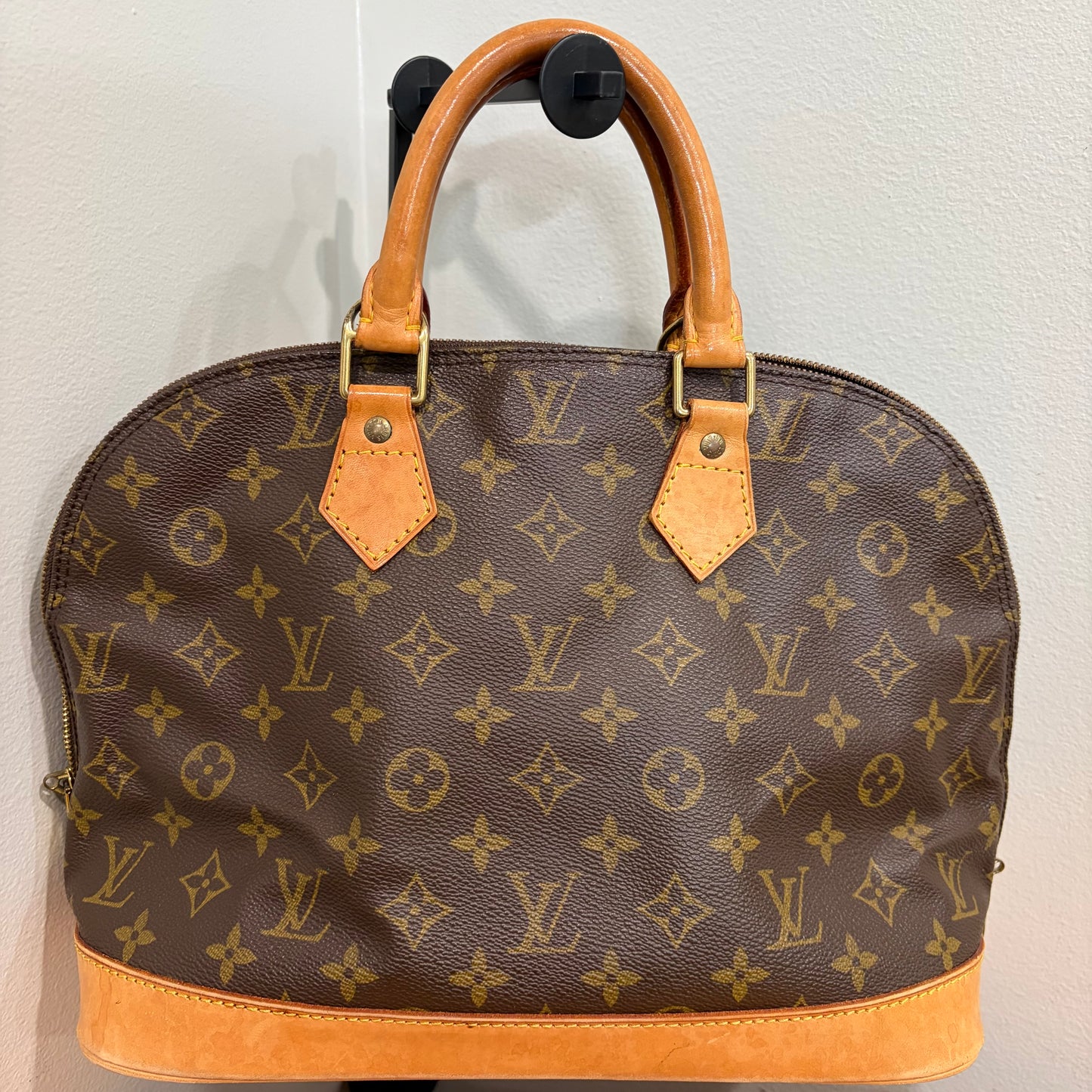 #8250 LOUIS VUITTON Alma PM