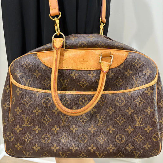 #1116 LOUIS VUITTON Monogram Deauville