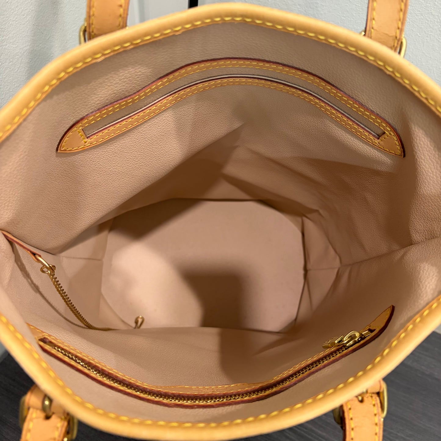 #8240 LOUIS VUITTON Monogram Bucket GM