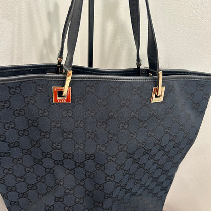 1062 GUCCI Canvas Bucket Tote